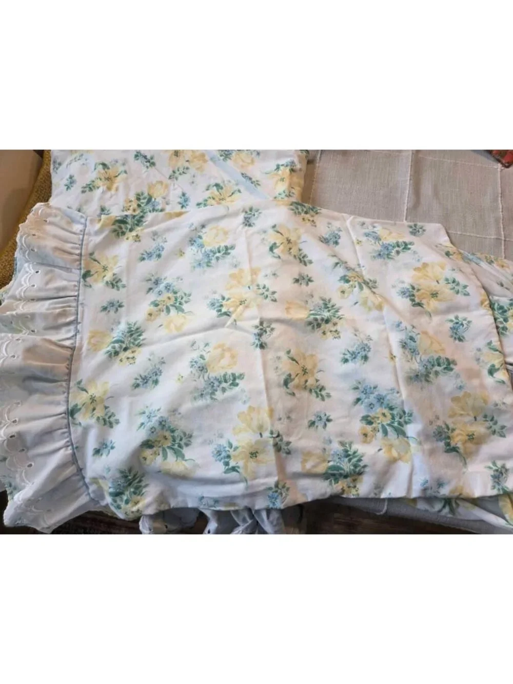 Vintage Twin size sheet set fitted sheet, flat and two standard pillow cases